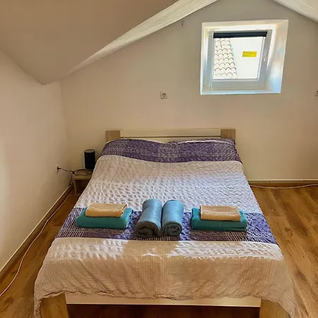 Arch- Budget Doublebed In Center Pula