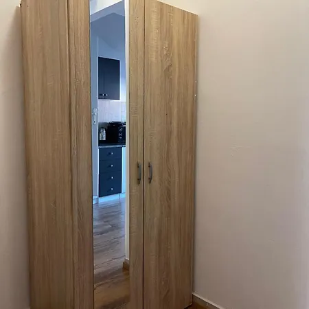 Arch- Budget Doublebed In Center