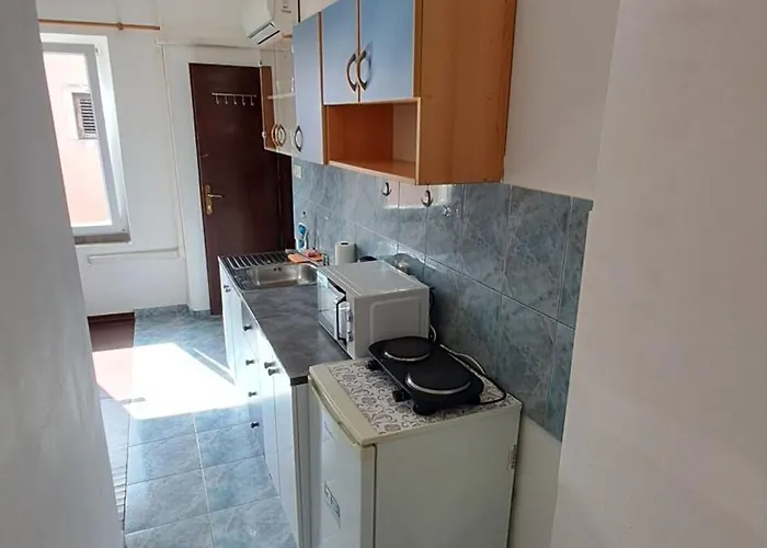 Arch- Budget Doublebed In Center Pula