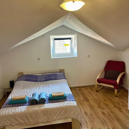 Arch- Budget Doublebed In Center Vendégház