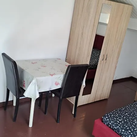 Arch- Budget Doublebed In Center 게스트하우스 풀라
