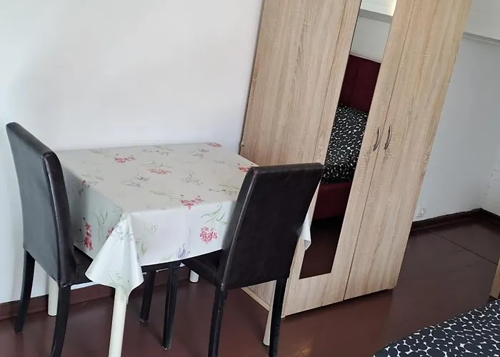 Arch- Budget Doublebed In Center 게스트하우스 풀라