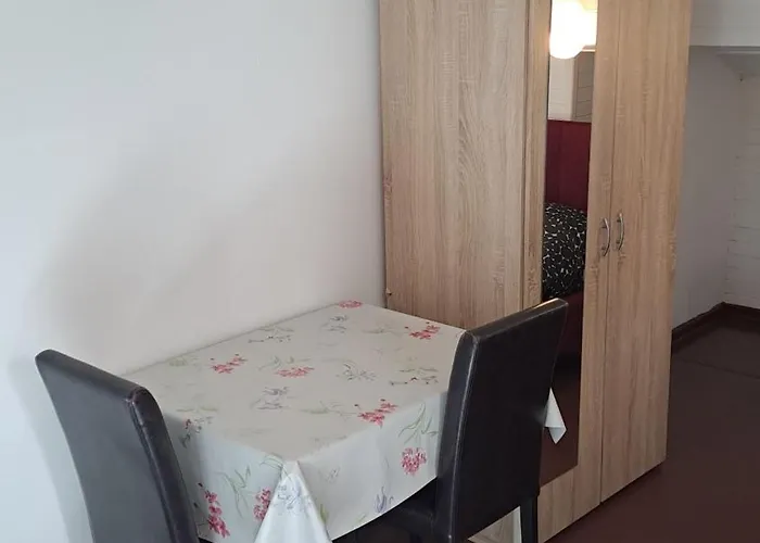 Arch- Budget Doublebed In Center 게스트하우스