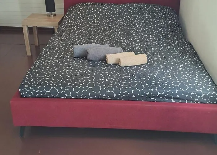 Arch- Budget Doublebed In Center 게스트하우스 3*
